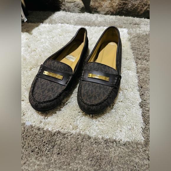 Micheal Kors women loafers. Size 6. Perfect condition. - Picture 3 of 6